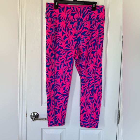 EUC Lilly Pulitzer Luxletic Weekender 24” Midi Leggings - Picture 4 of 9